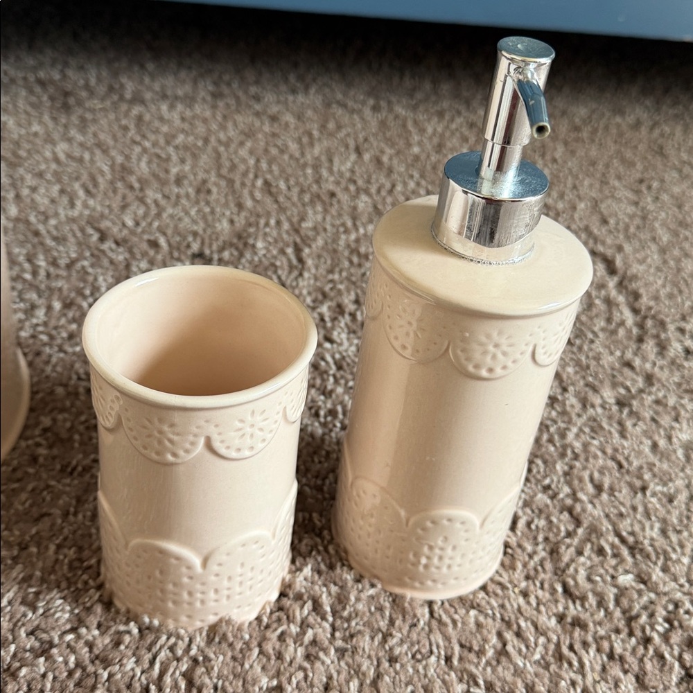 Scalloped Wastebasket 🧺 - Picture 8 of 8